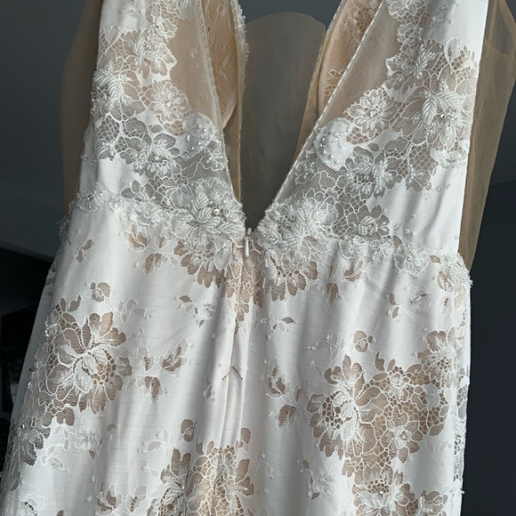 Long Wedding Dress - Size 12 - Vneck Line - Mermaid Shape - Picture 2 of 9